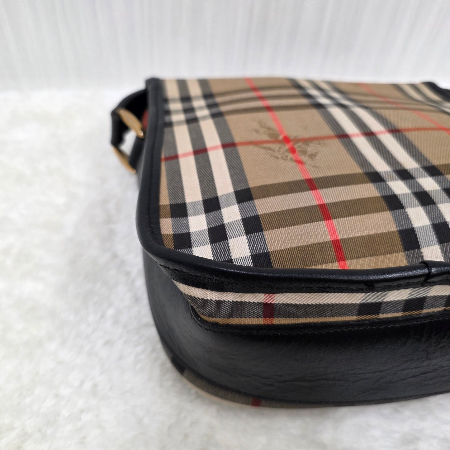 Burberry Pouch Bag (Pre-owned)