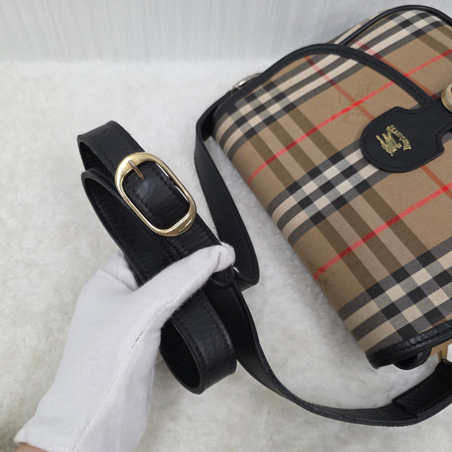 Burberry Pouch Bag (Pre-owned)