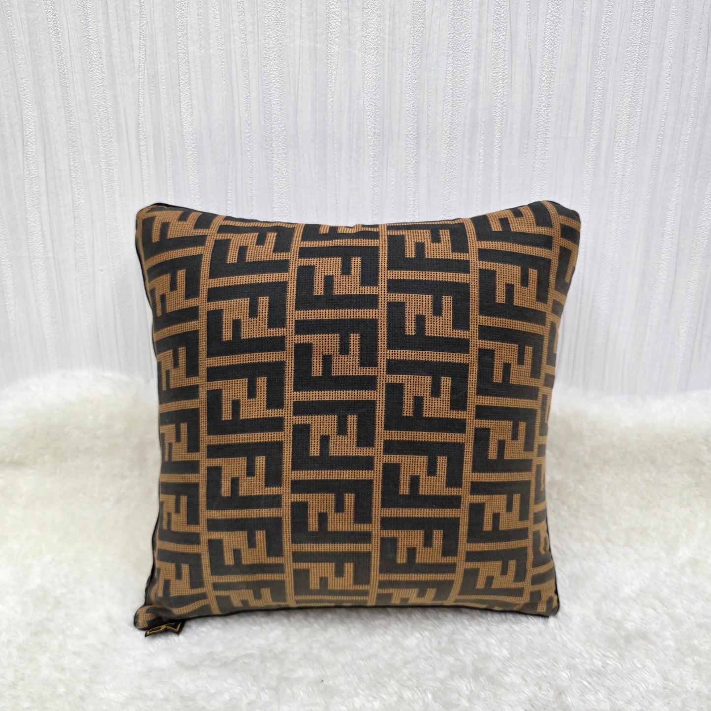 フェンディ 抱き枕（中古） 