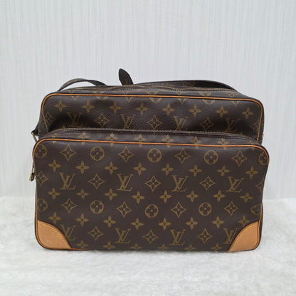 Louis Vuitton Crossbody Bag (Pre-owned)
