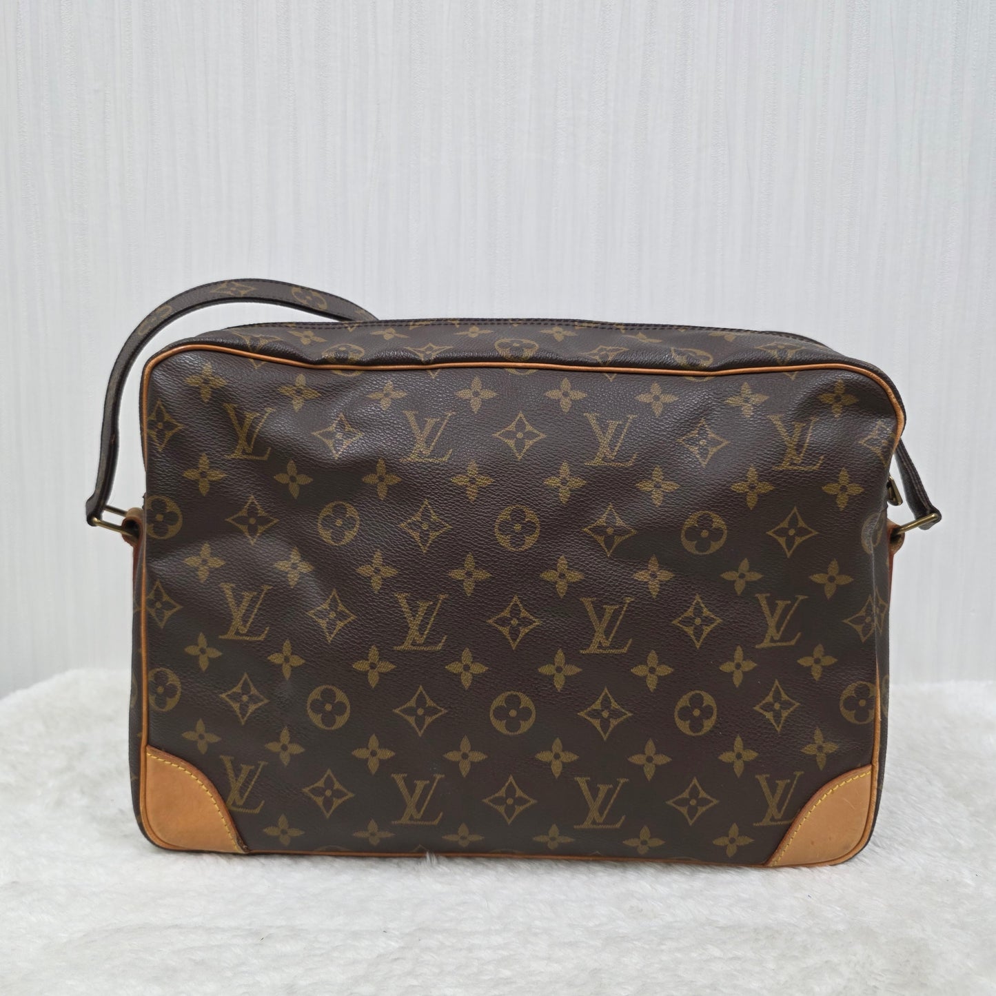Louis Vuitton Crossbody Bag (Pre-owned)