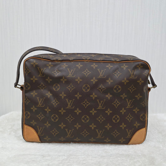 Louis Vuitton Crossbody Bag (Pre-owned)