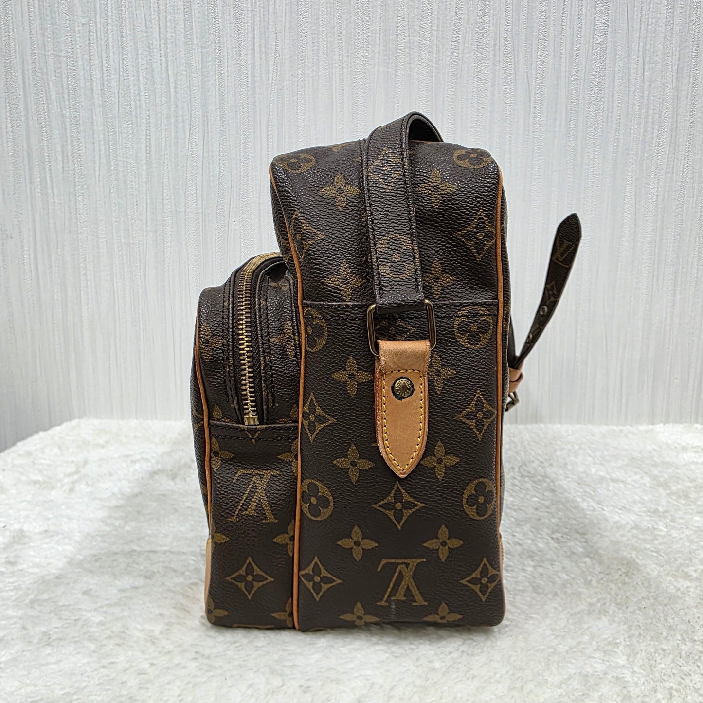 Louis Vuitton Crossbody Bag (Pre-owned)