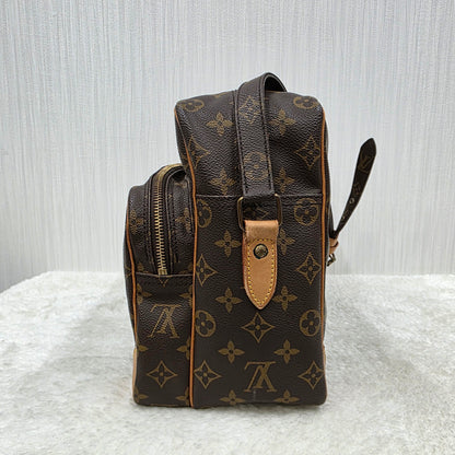 Louis Vuitton Crossbody Bag (Pre-owned)