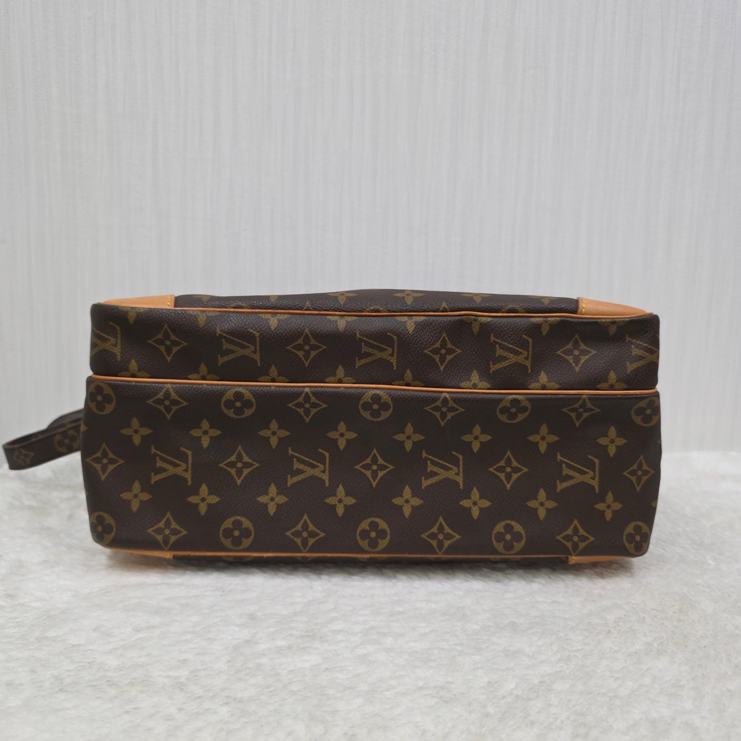 Louis Vuitton Crossbody Bag (Pre-owned)