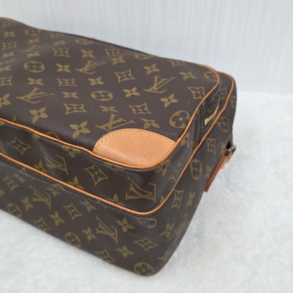 Louis Vuitton Crossbody Bag (Pre-owned)