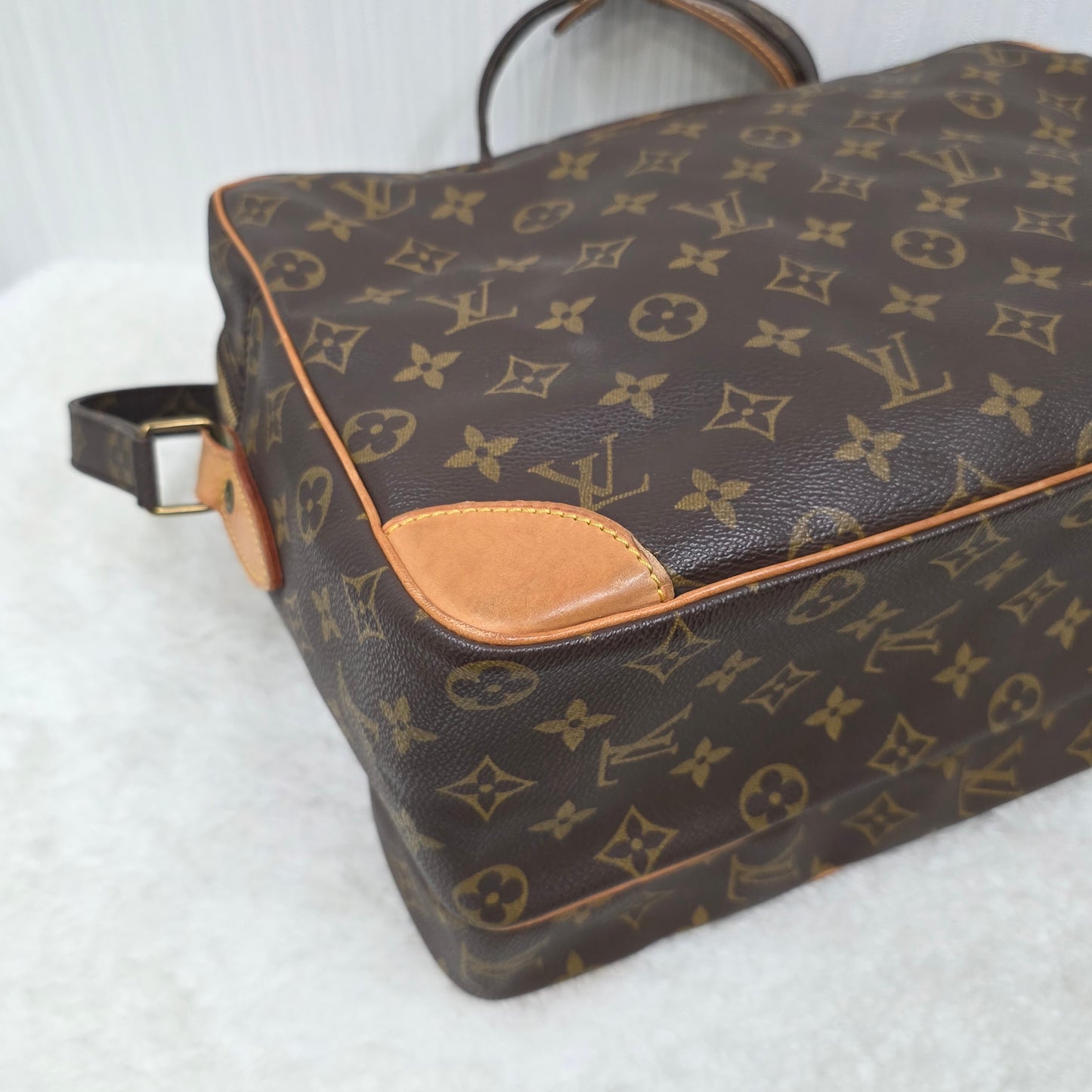 Louis Vuitton Crossbody Bag (Pre-owned)