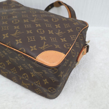 Louis Vuitton Crossbody Bag (Pre-owned)