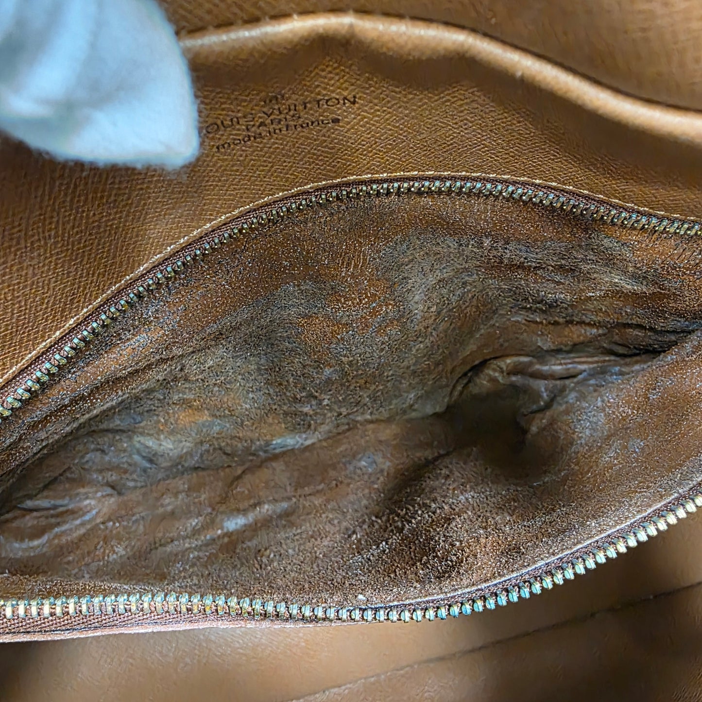 Louis Vuitton Crossbody Bag (Pre-owned)