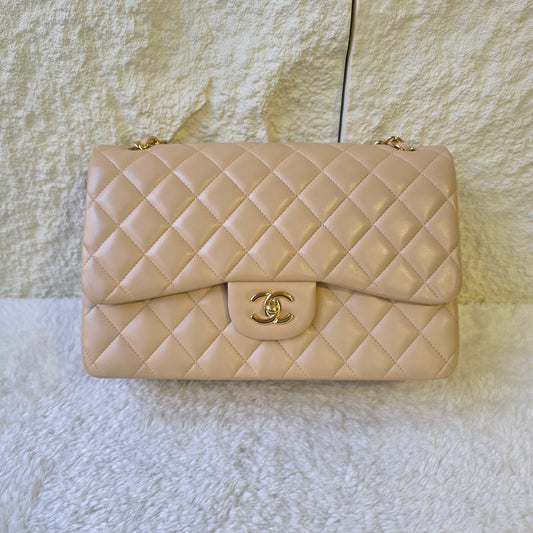 CHANEL Matelassé Grand Matelassé Shoulder Handbag [Pre-Owned]