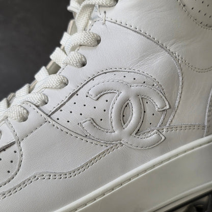 CHANEL Roller Skates [Pre-Owned]