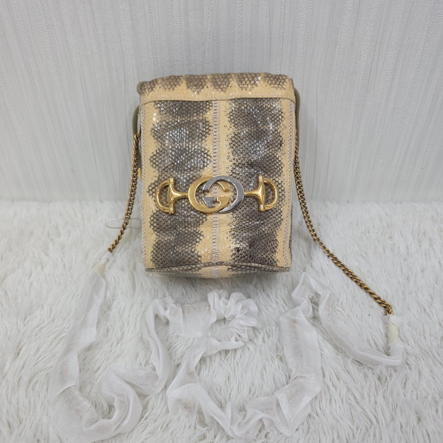 GUCCI Zumi Leather Shoulder Handbag in Cream and Grey [Pre-Owned]