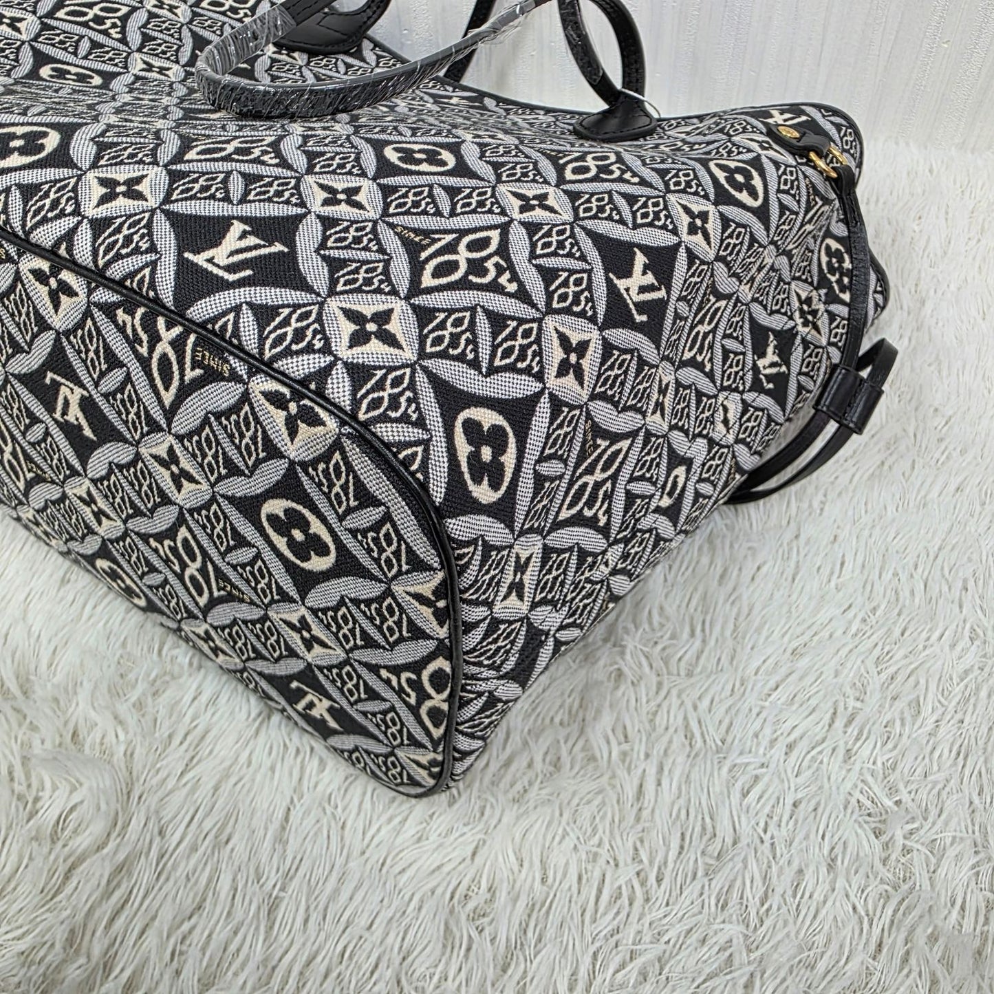 LOUIS VUITTON Neverfull MM Monogram Jacquard Tote Bag in Grey (M57230) [Pre-Owned]