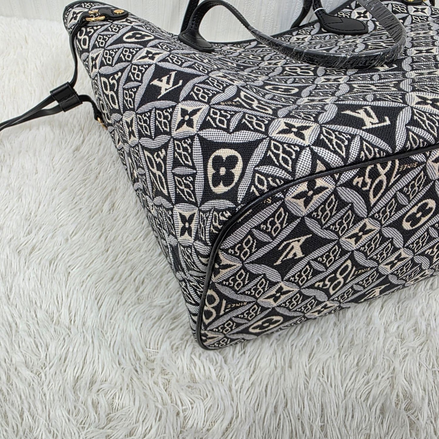 LOUIS VUITTON Neverfull MM Monogram Jacquard Tote Bag in Grey (M57230) [Pre-Owned]