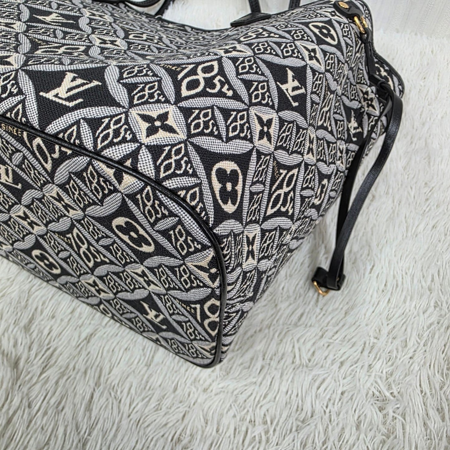 LOUIS VUITTON Neverfull MM Monogram Jacquard Tote Bag in Grey (M57230) [Pre-Owned]