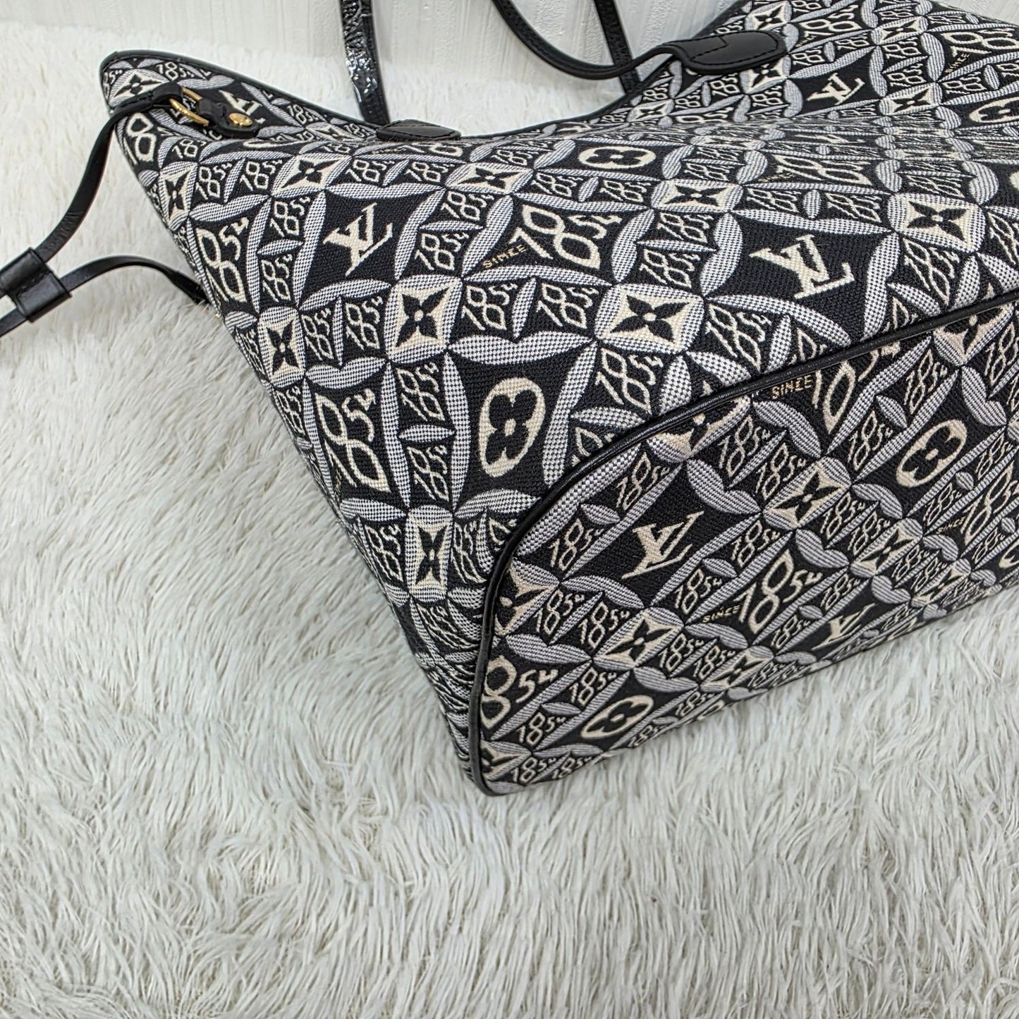 LOUIS VUITTON Neverfull MM Monogram Jacquard Tote Bag in Grey (M57230) [Pre-Owned]