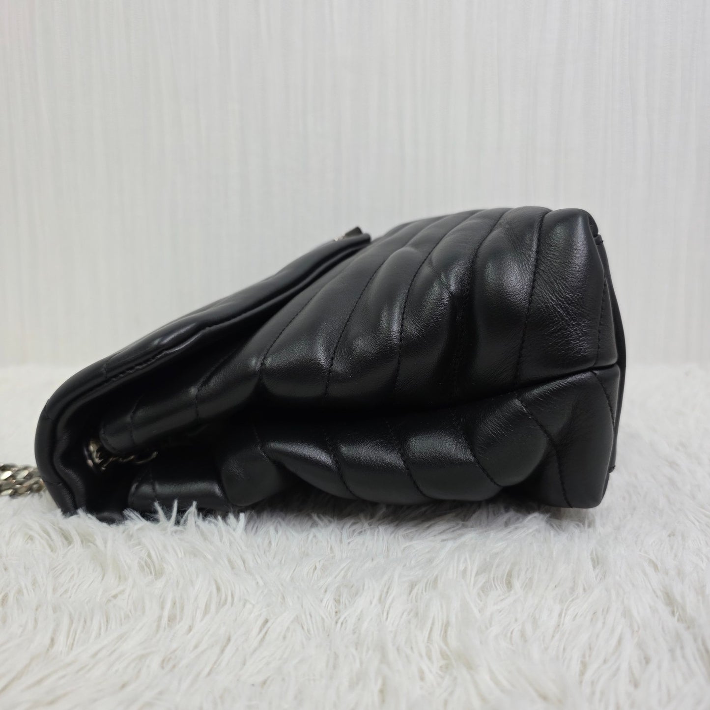 SAINT LAURENT PARIS Loulou Medium Chain Shoulder Bag Leather [Pre-Owned]