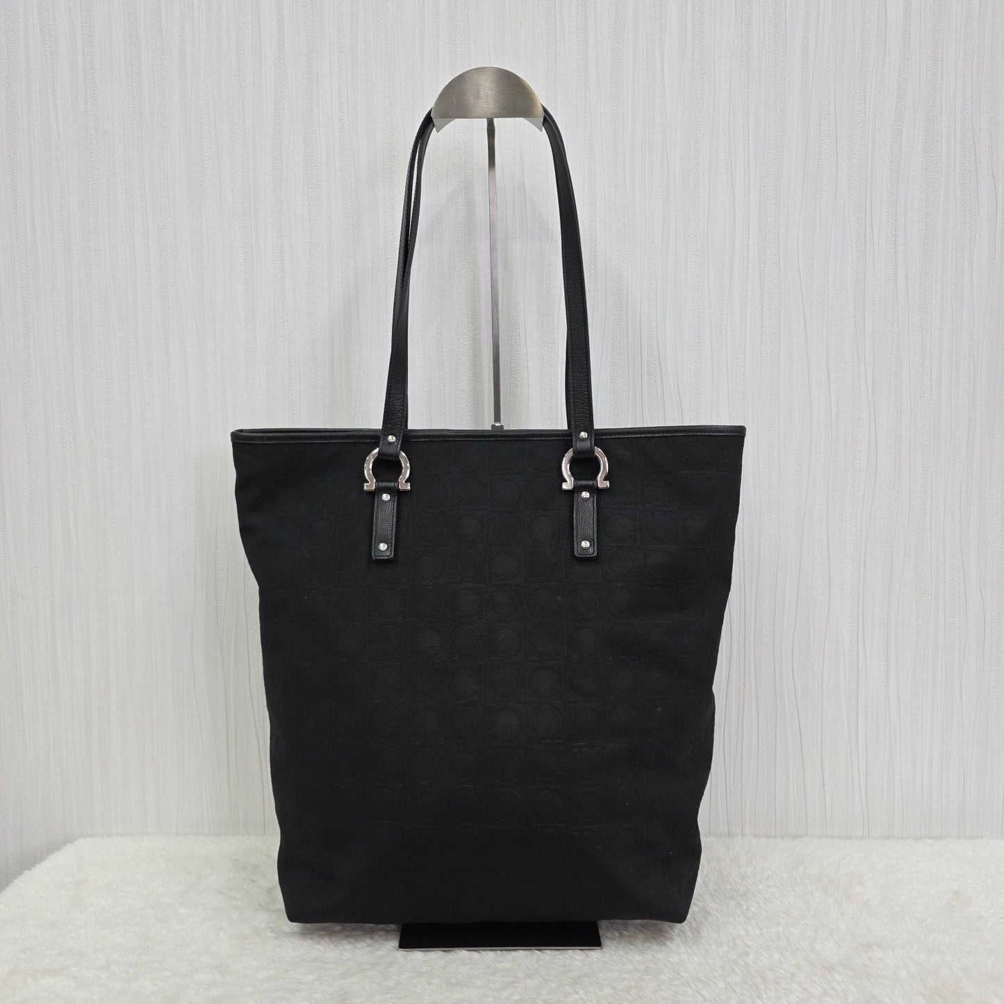 Ferragamo Tote Handbag (Pre-owned)