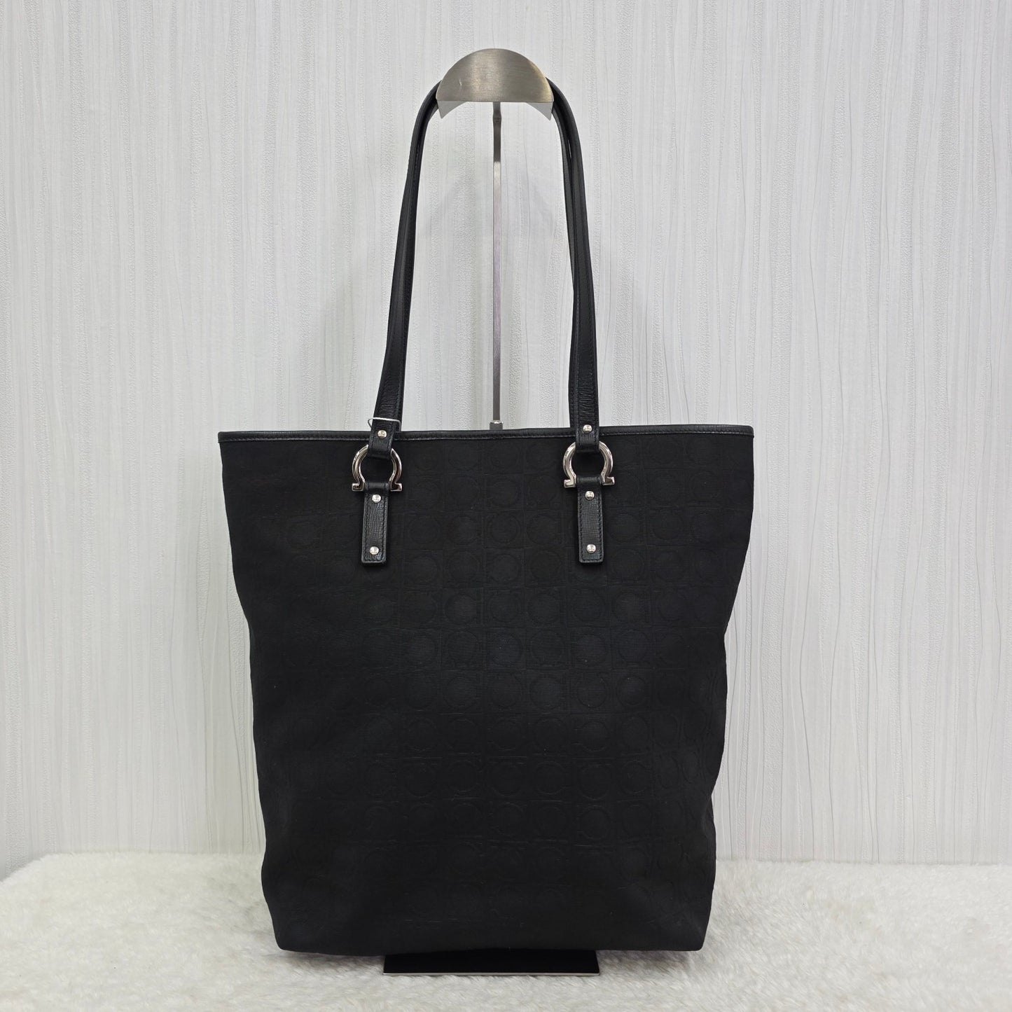 Ferragamo Tote Handbag (Pre-owned)