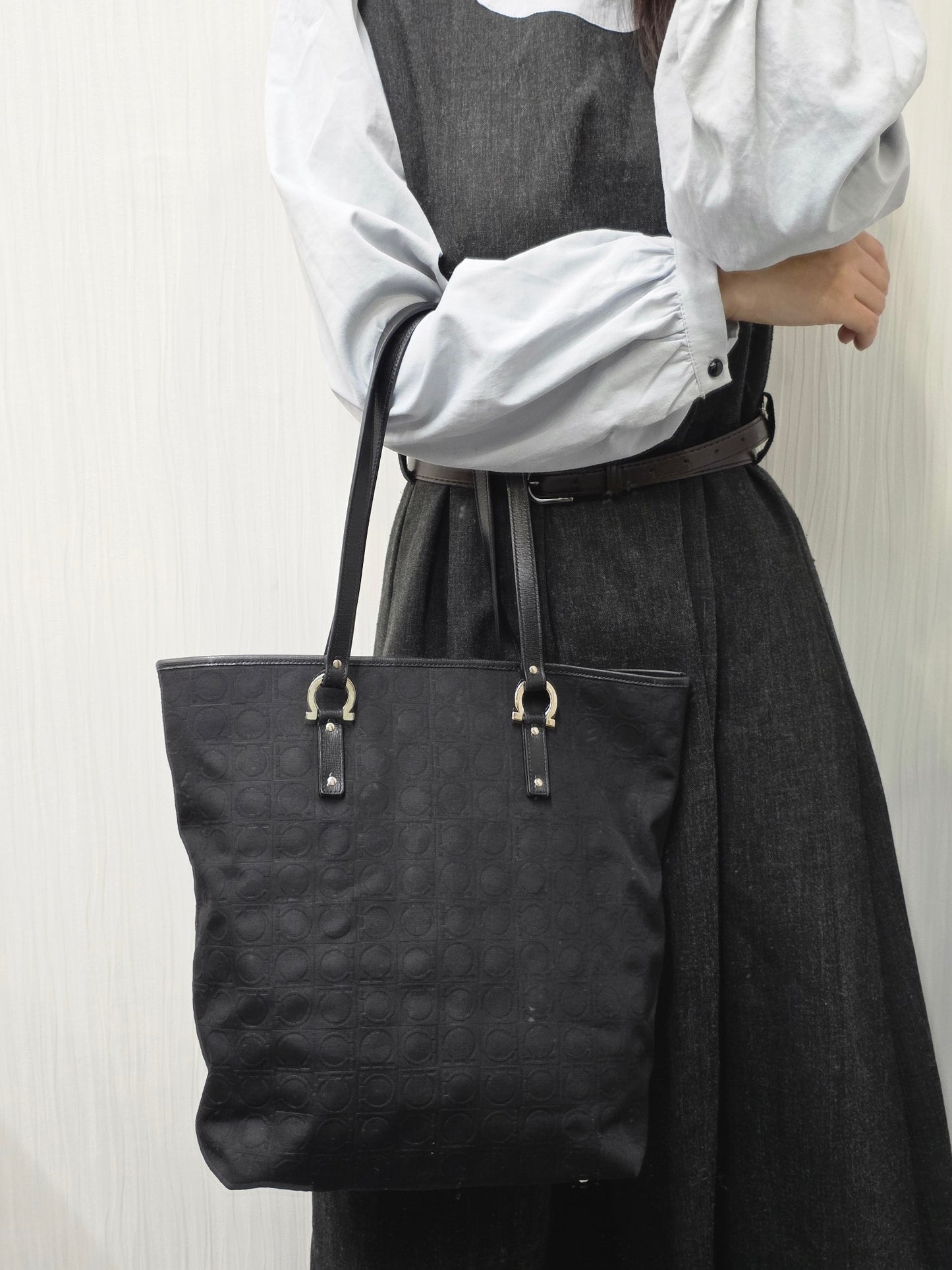 Ferragamo Tote Handbag (Pre-owned)