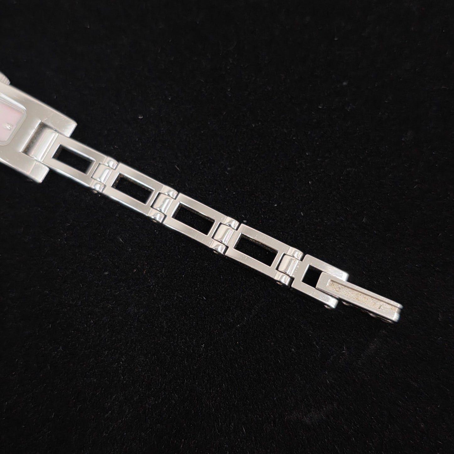 GUCCI Silver Square Type Watch (Pre-owned)