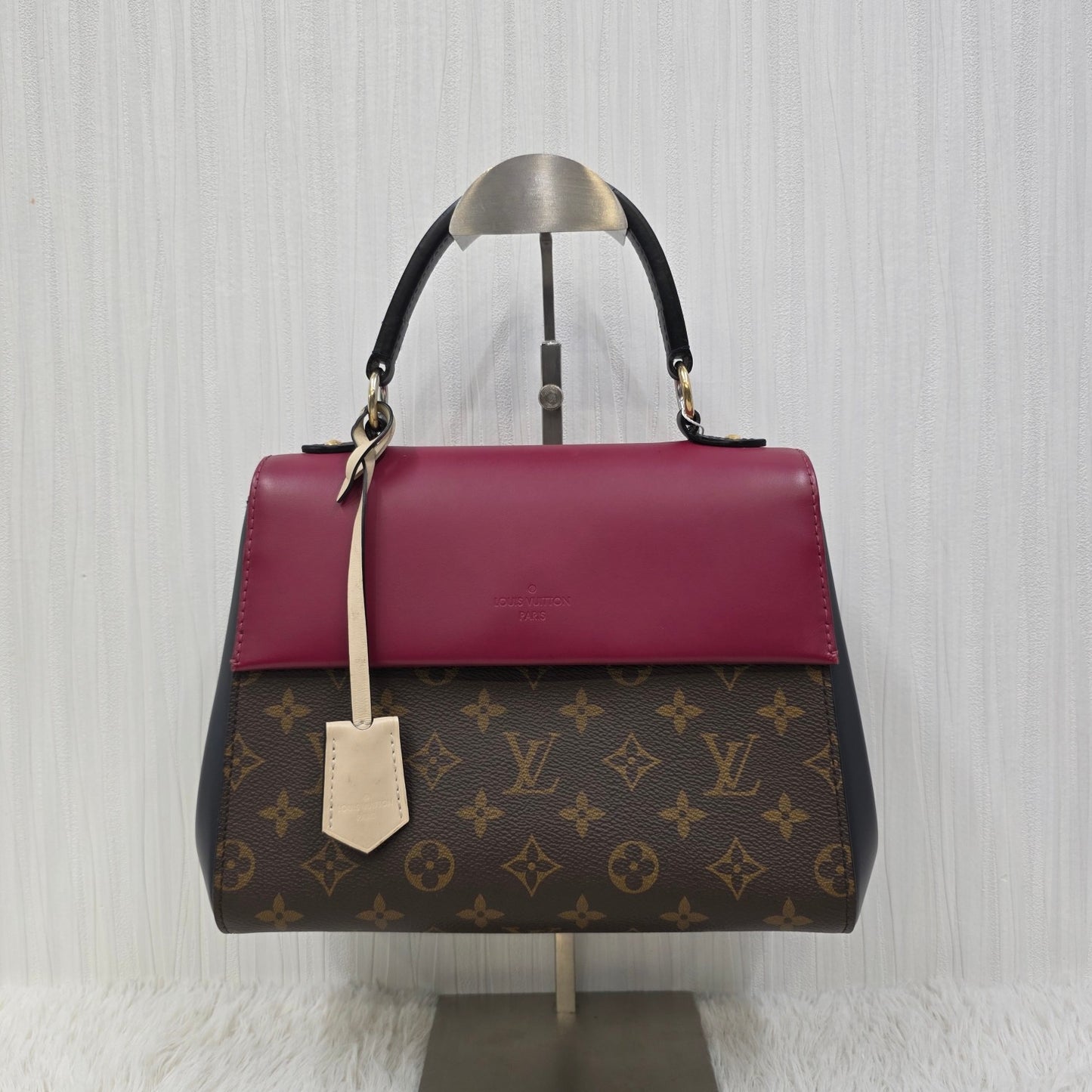Louis Vuitton Monogram Cluny Bag (Pre-owned)