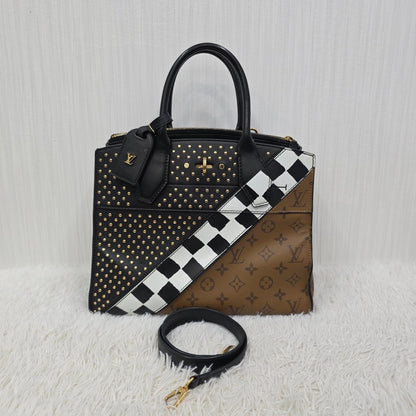 Louis Vuitton Europe Limited Edition Handbag (Pre-owned)