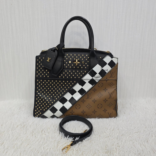 Louis Vuitton Europe Limited Edition Handbag (Pre-owned)