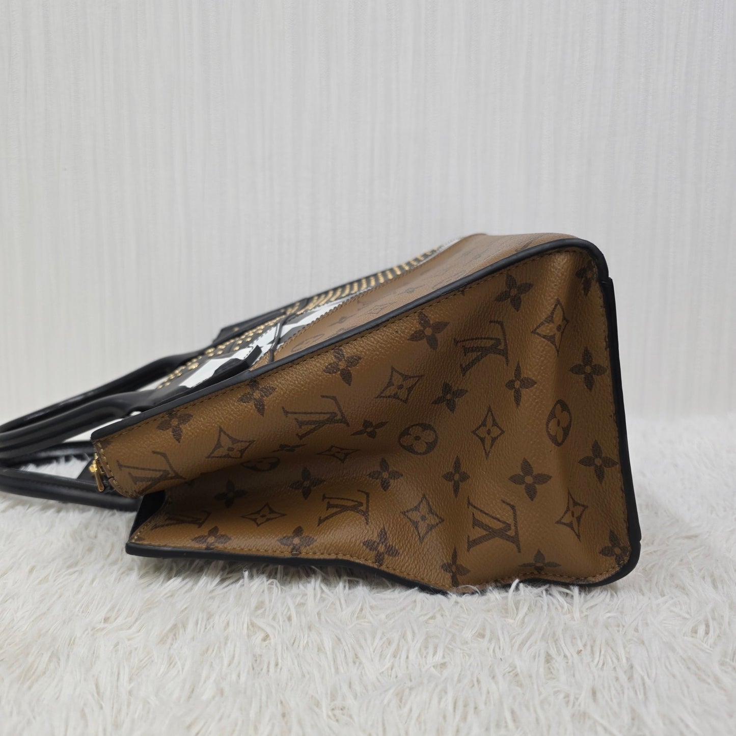 Louis Vuitton Europe Limited Edition Handbag (Pre-owned)