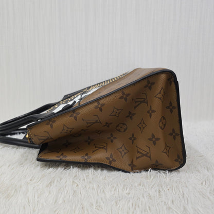 Louis Vuitton Europe Limited Edition Handbag (Pre-owned)