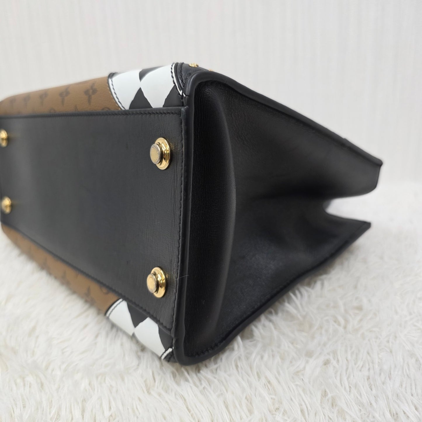 Louis Vuitton Europe Limited Edition Handbag (Pre-owned)