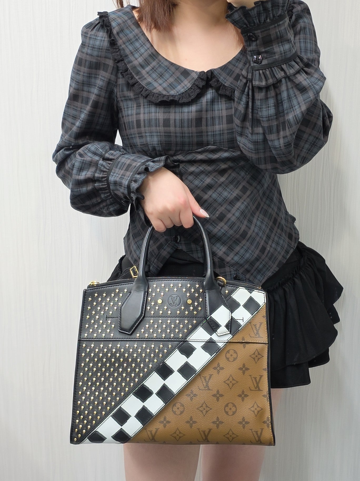 Louis Vuitton Europe Limited Edition Handbag (Pre-owned)