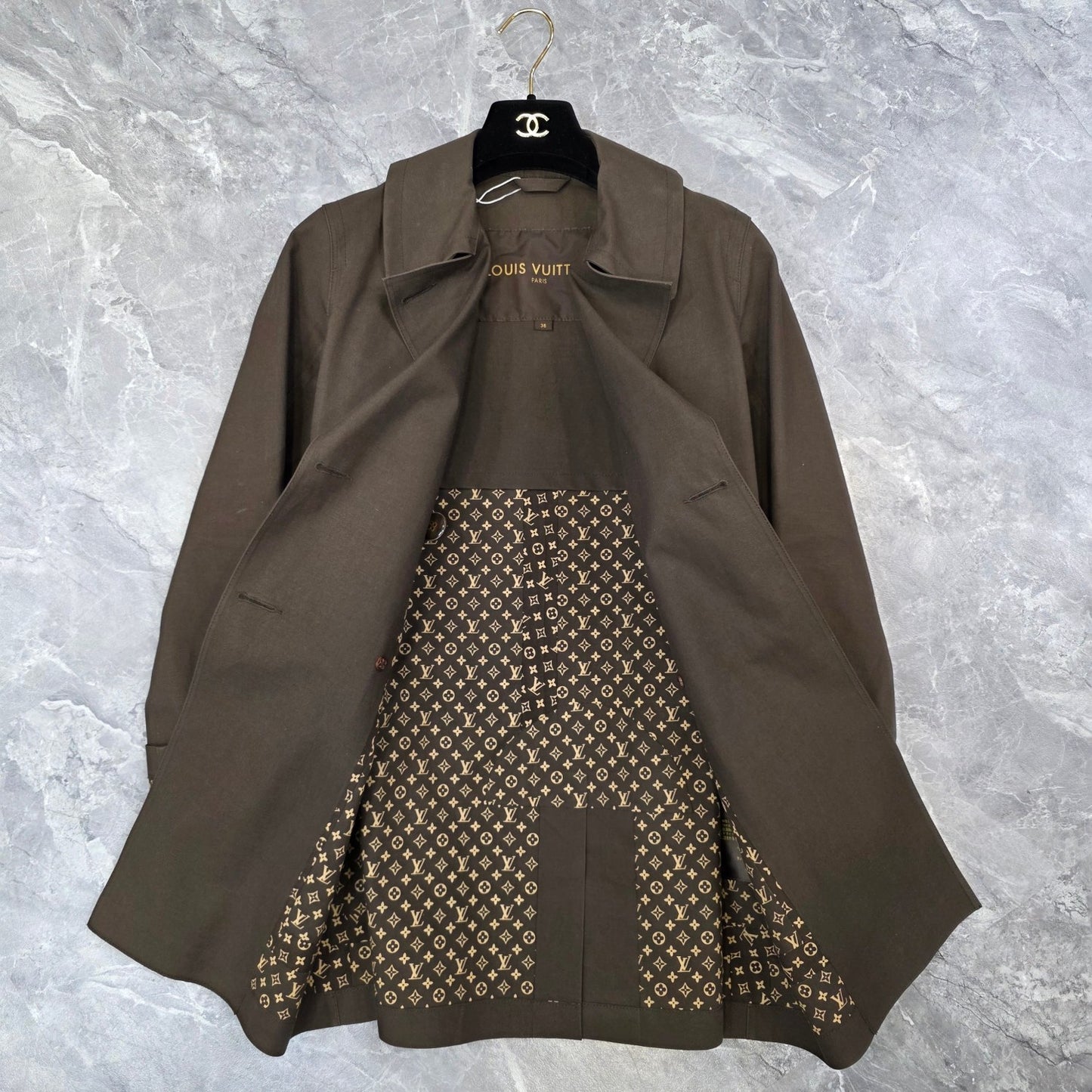 Louis Vuitton Double-breasted trench coat (Pre-owned)