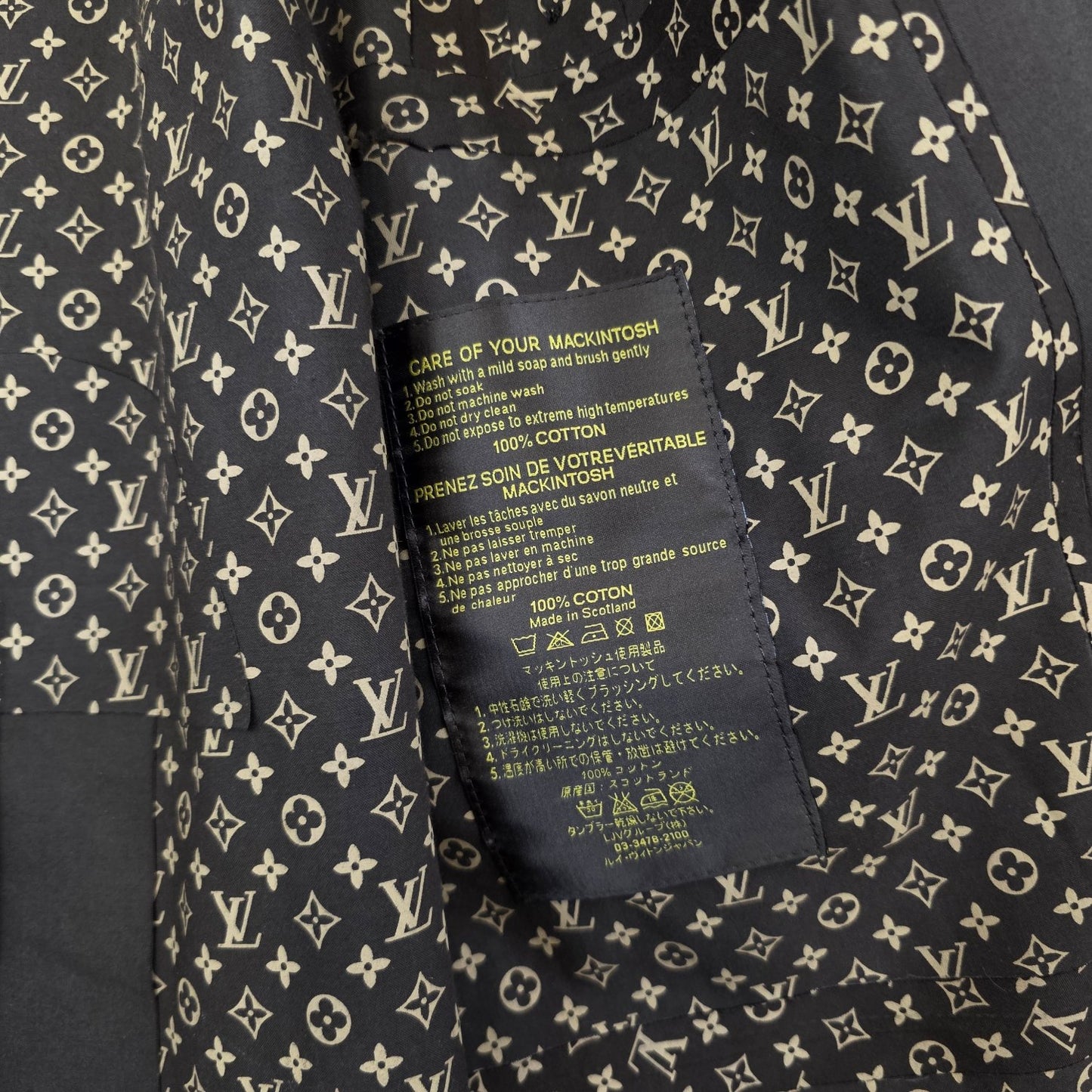 Louis Vuitton Double-breasted trench coat (Pre-owned)