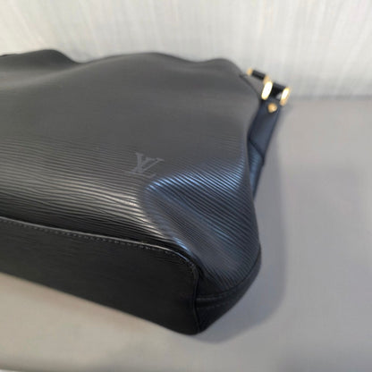 Louis Vuitton Crossbody Bag (Pre-owned)