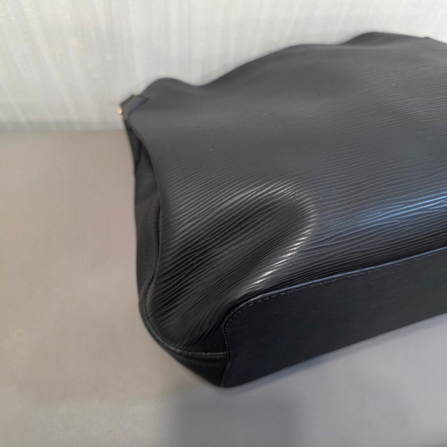 Louis Vuitton Crossbody Bag (Pre-owned)