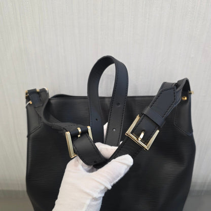 Louis Vuitton Crossbody Bag (Pre-owned)