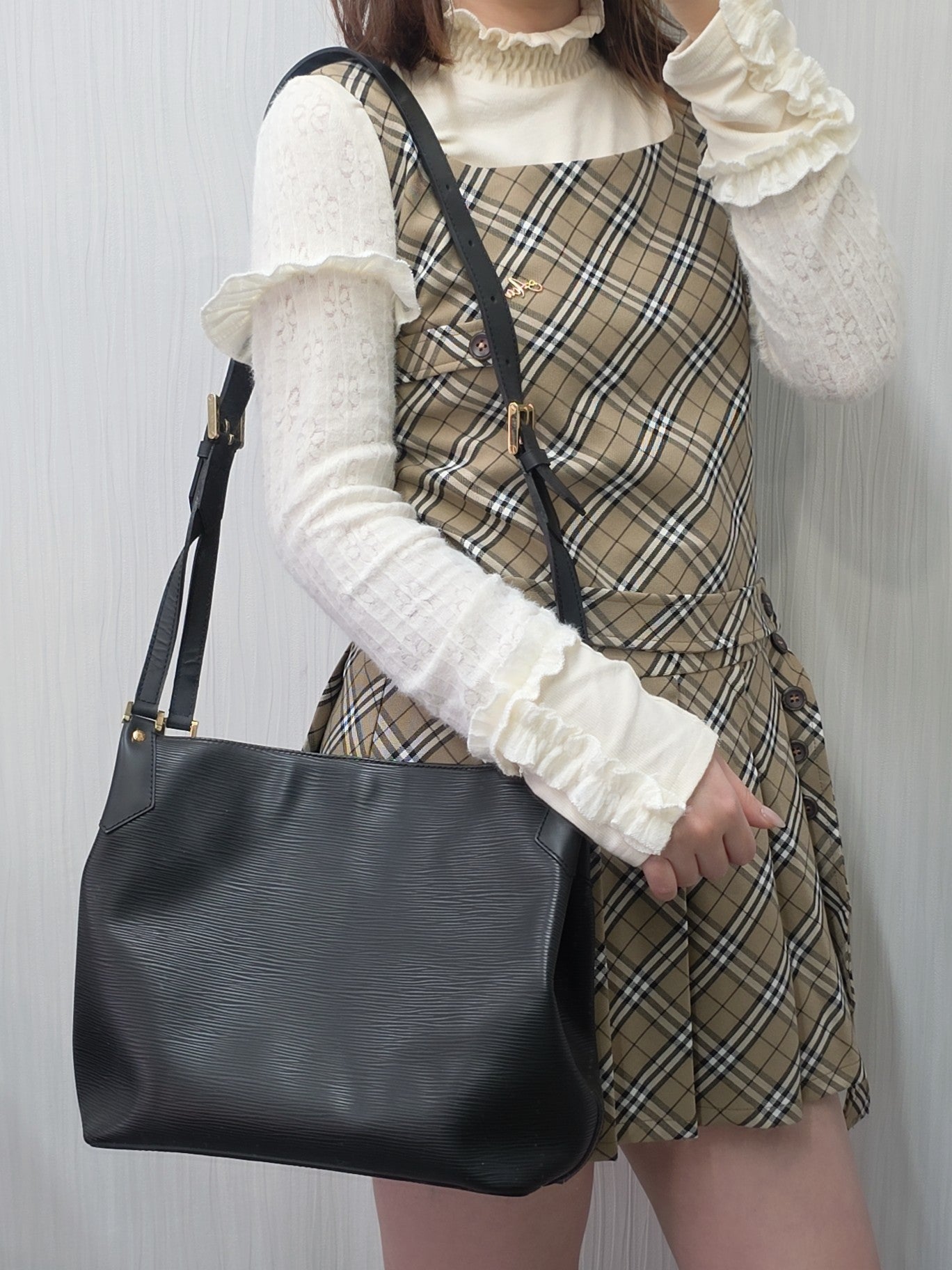 Louis Vuitton Crossbody Bag (Pre-owned)
