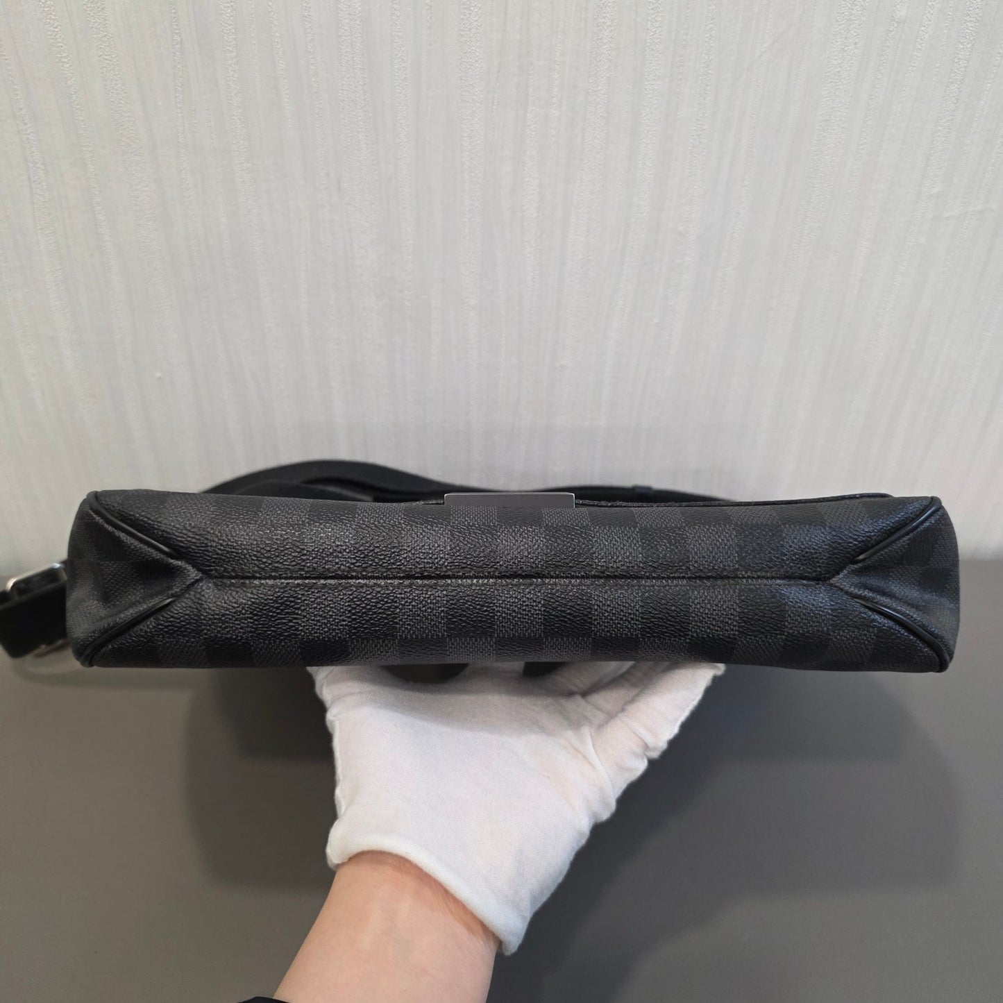 Louis Vuitton Damier One Shoulder Bag (Pre-owned)