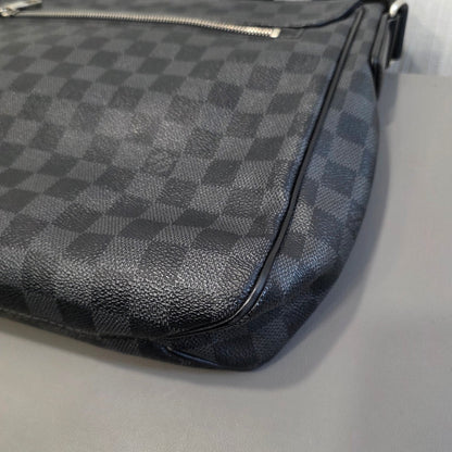 Louis Vuitton Damier One Shoulder Bag (Pre-owned)
