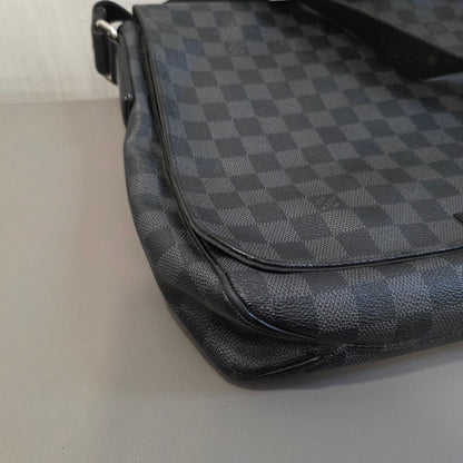 Louis Vuitton Damier One Shoulder Bag (Pre-owned)