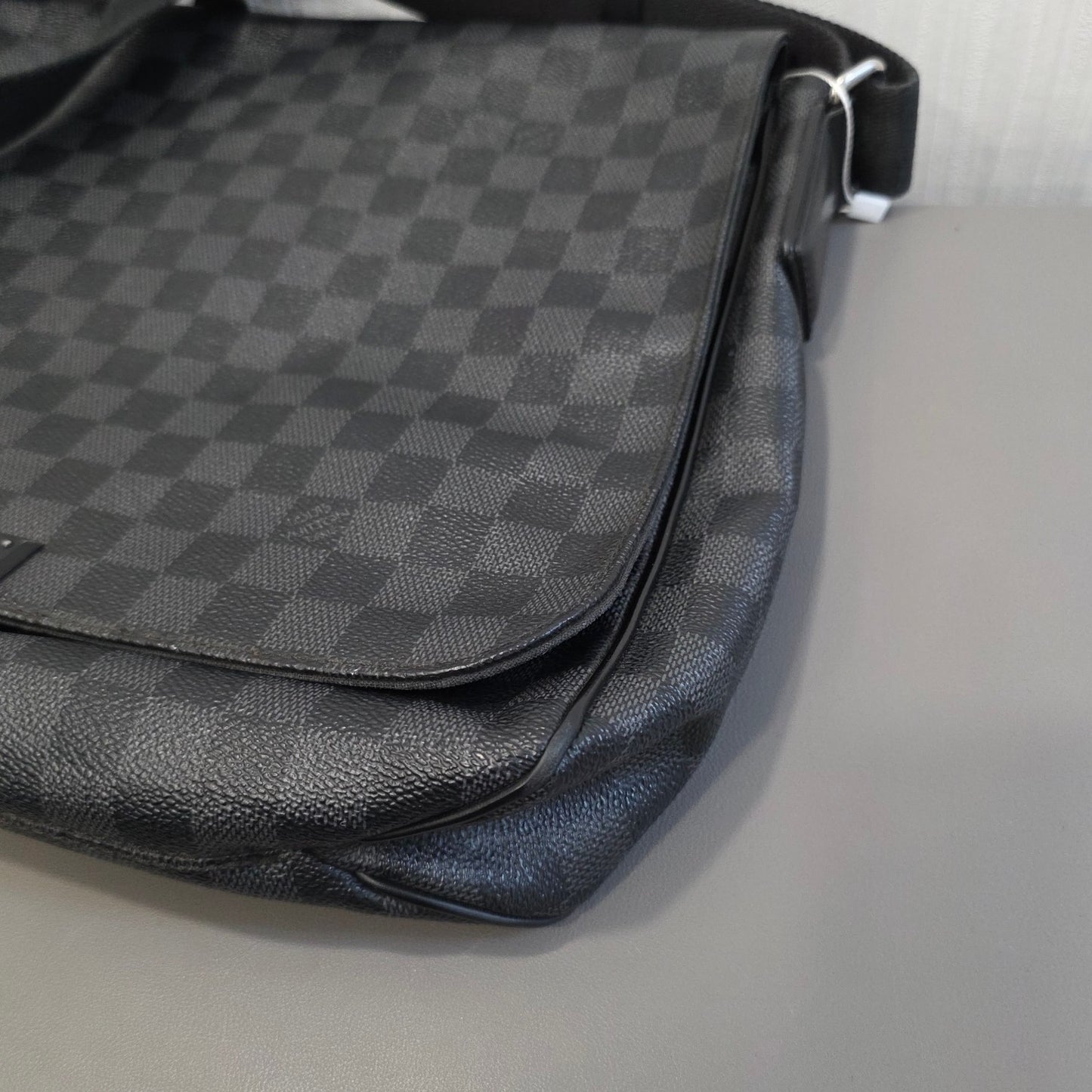 Louis Vuitton Damier One Shoulder Bag (Pre-owned)