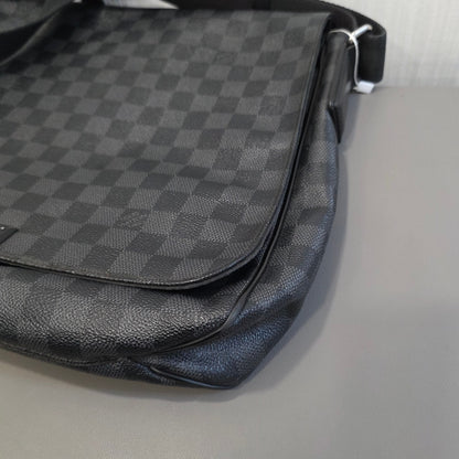 Louis Vuitton Damier One Shoulder Bag (Pre-owned)