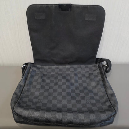 Louis Vuitton Damier One Shoulder Bag (Pre-owned)