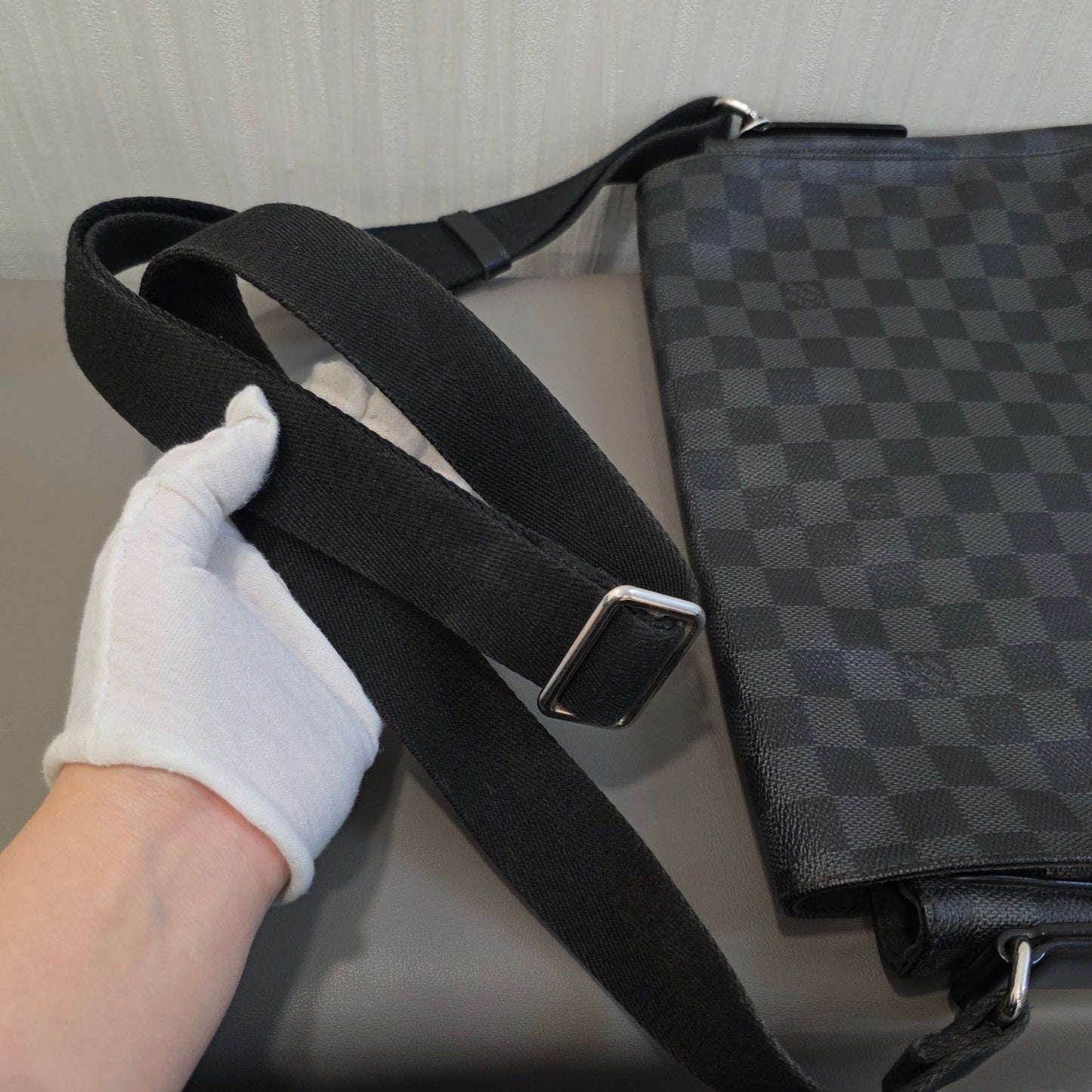 Louis Vuitton Damier One Shoulder Bag (Pre-owned)