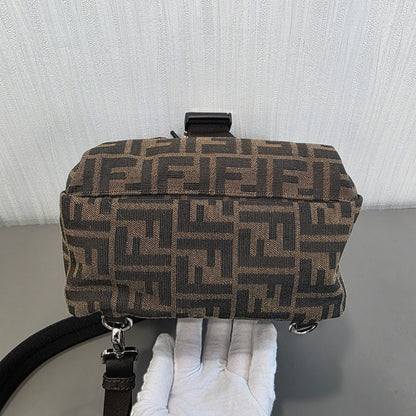 FENDI monogram 背包（二手） 