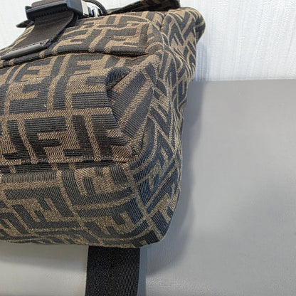 FENDI monogram 背包（二手） 