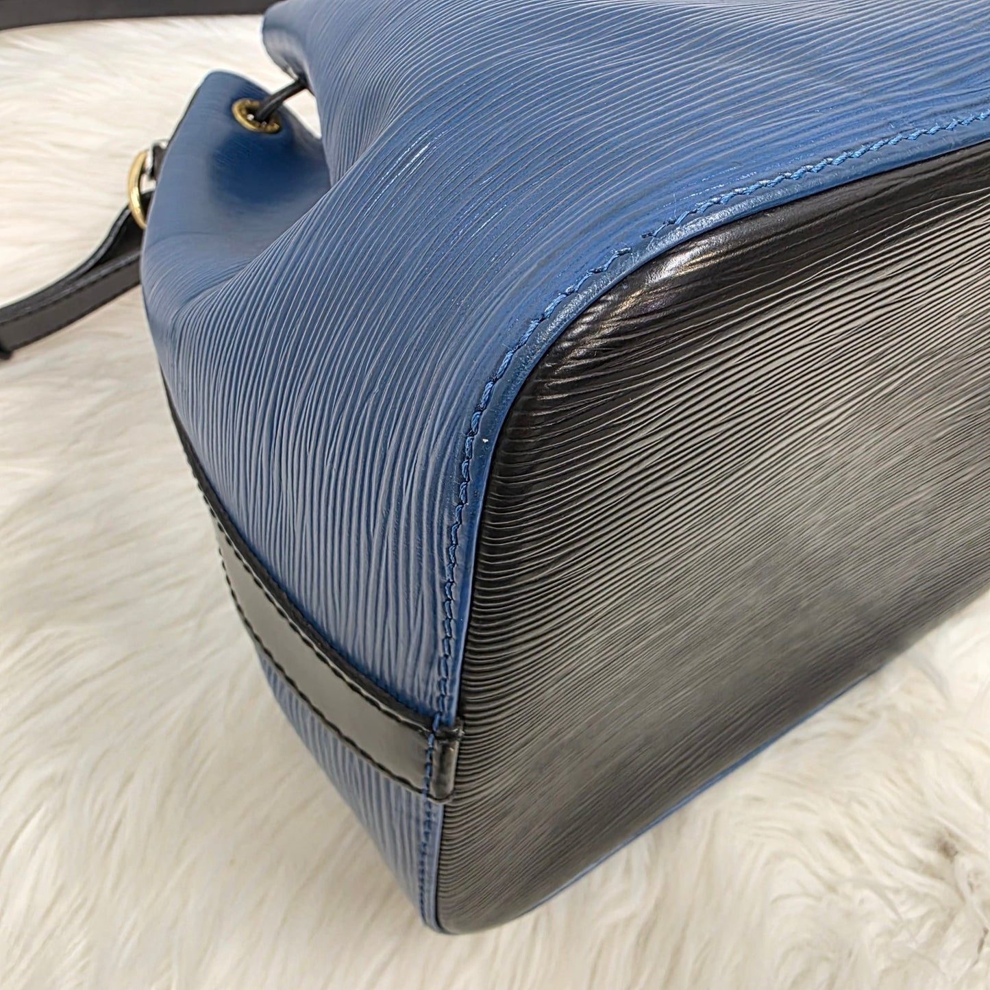 Louis Vuitton Epi Bucket Bag (Pre-owned)