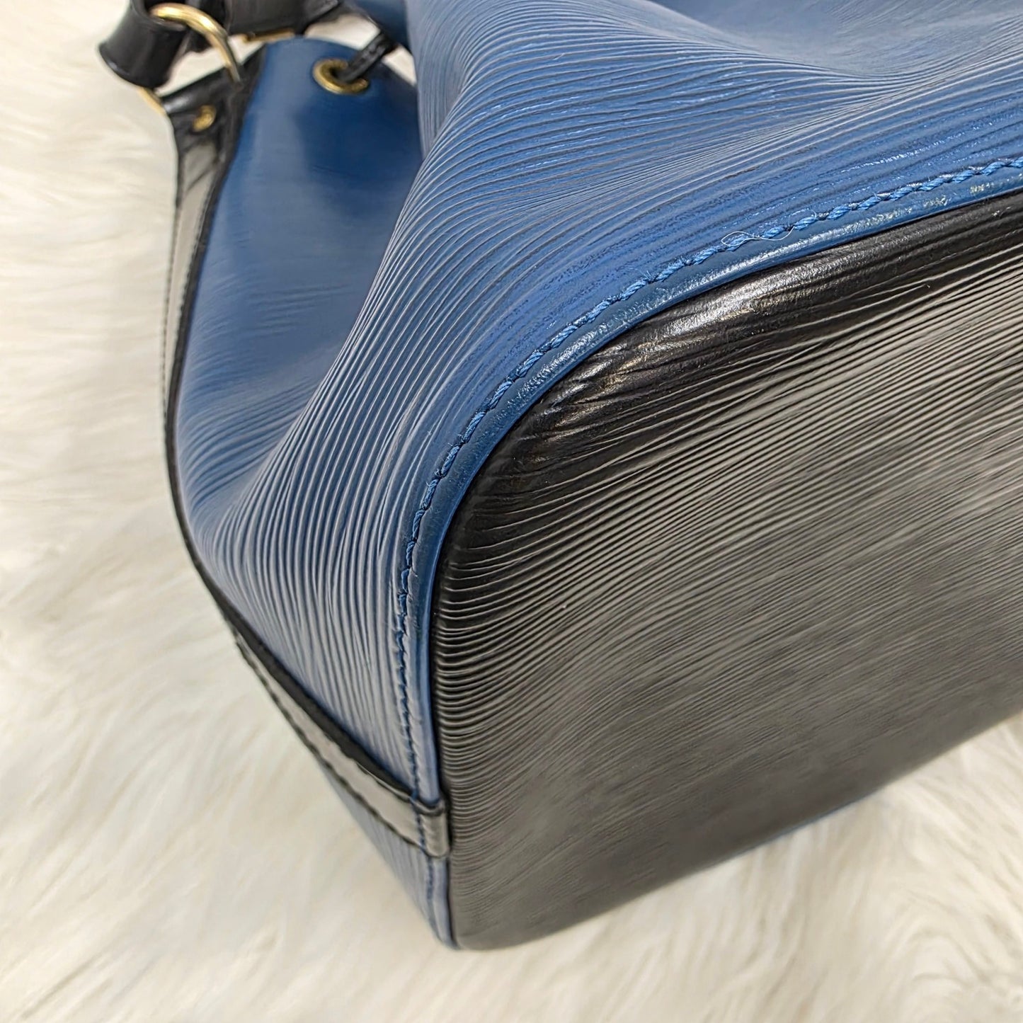 Louis Vuitton Epi Bucket Bag (Pre-owned)