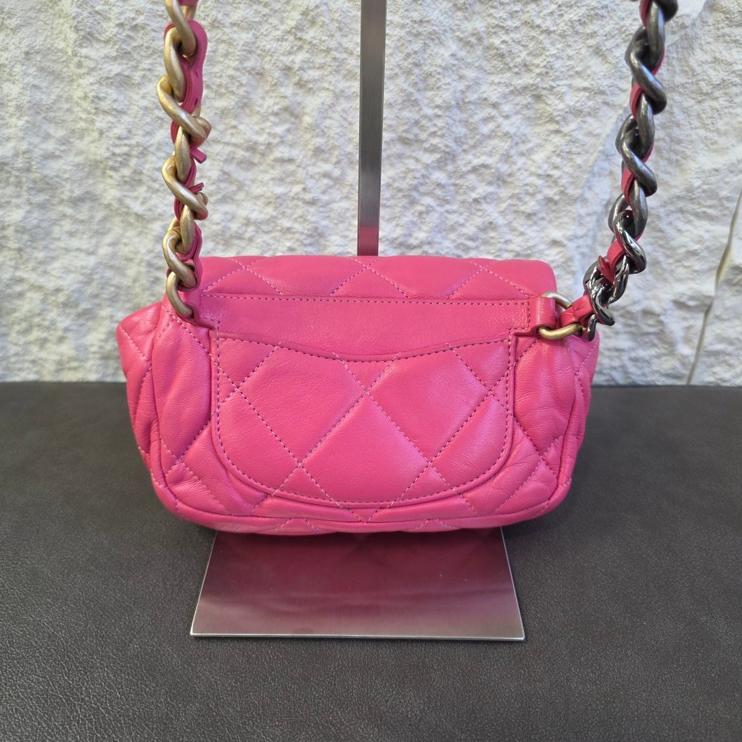 Chanel Quilted Waist Bag （Pre-owned)